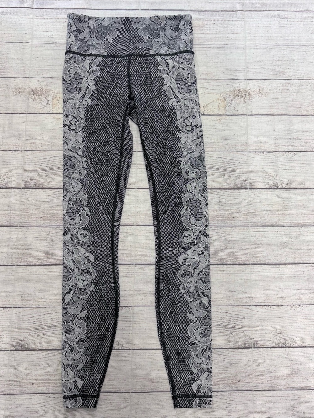 LULULEMON Speed Wunder Tight Size 4